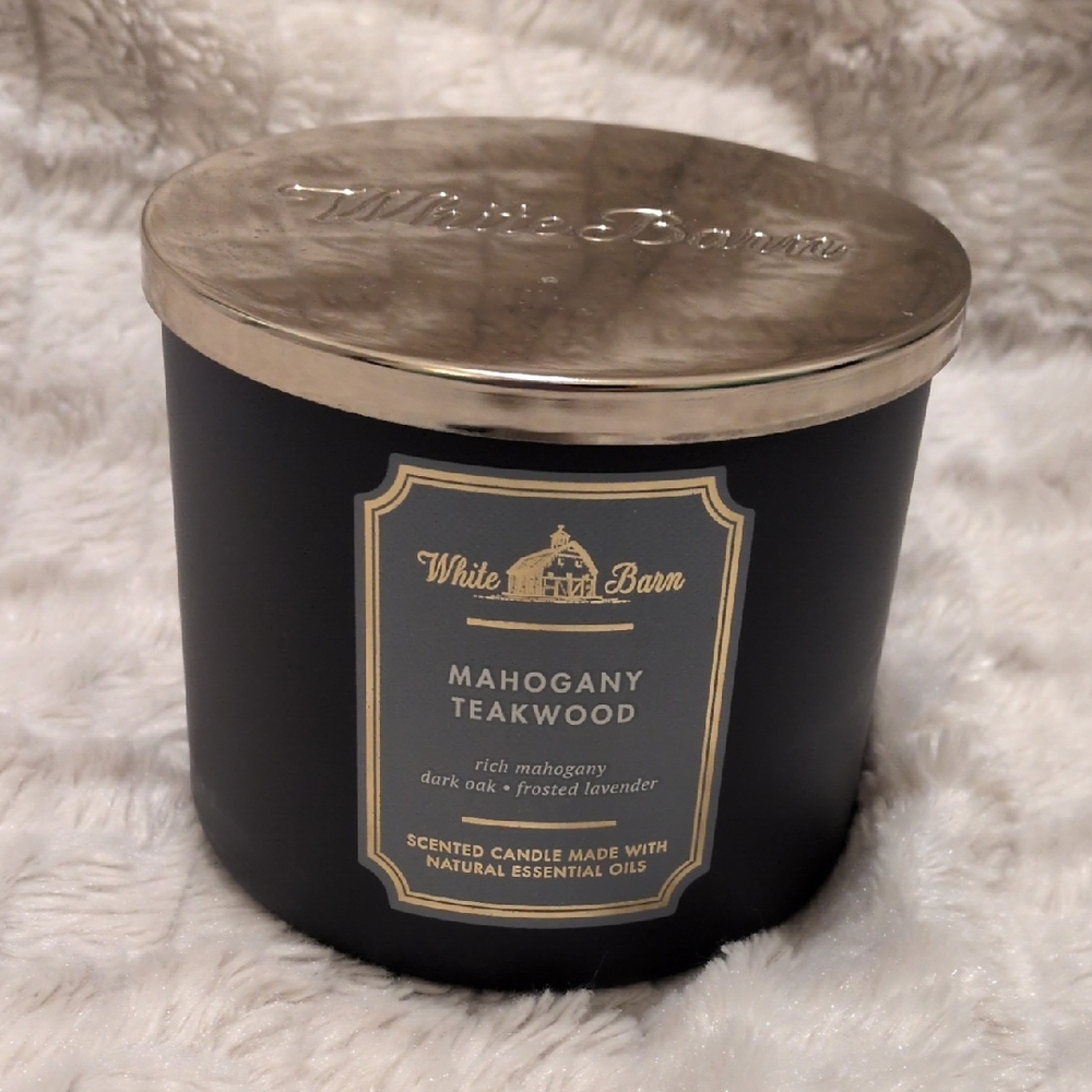 White Barn Mahogany Teakwood Candle with Silver Lid